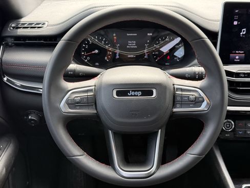 Used 2025 Jeep Compass Trailhawk AWD/4WD image 16