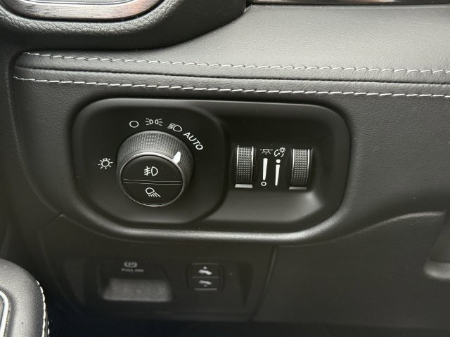 Used 2022 RAM 1500 Limited AWD/4WD image 23