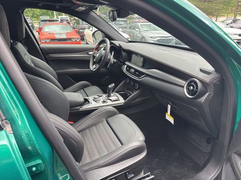 New 2025 Alfa Romeo Stelvio Sprint AWD/4WD image 19