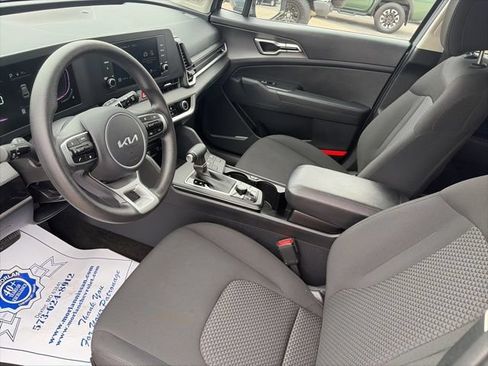 Used 2025 Kia Sportage LX AWD/4WD image 16
