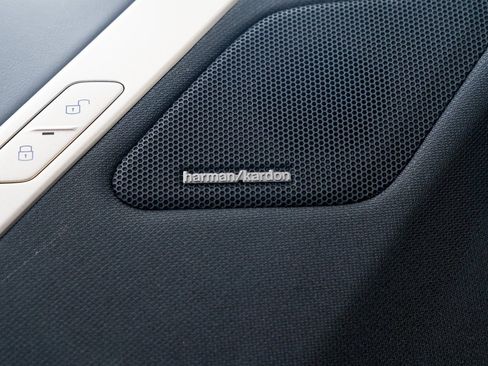 Used 2024 BMW iX xDrive50 w/ Sport Package image 15