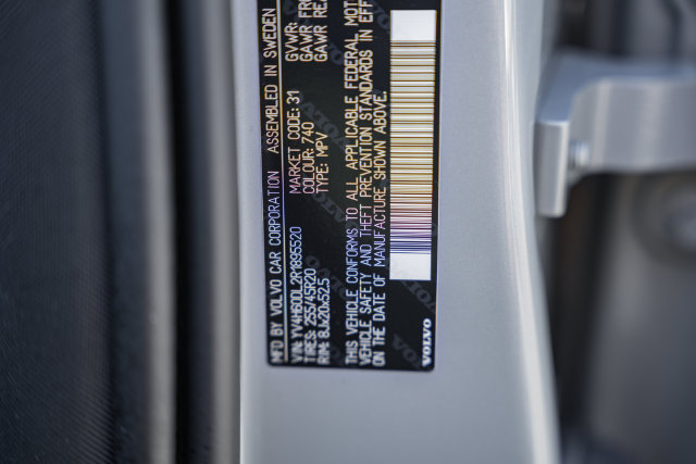 Certified 2024 Volvo XC60 T8 Plus w/ Climate Package AWD/4WD image 32