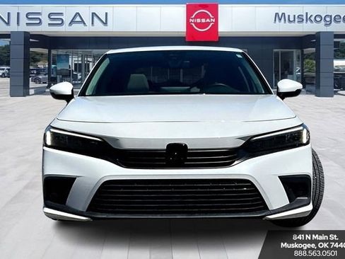 Used 2023 Honda Civic Touring image 2