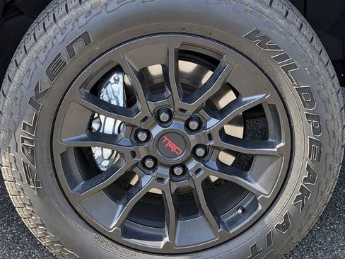 Used 2025 Toyota Sequoia Platinum AWD/4WD image 5