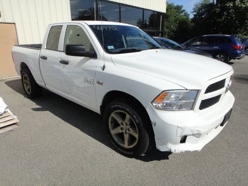 Used 2017 RAM 1500 Express w/ Express Value Package AWD/4WD image 3