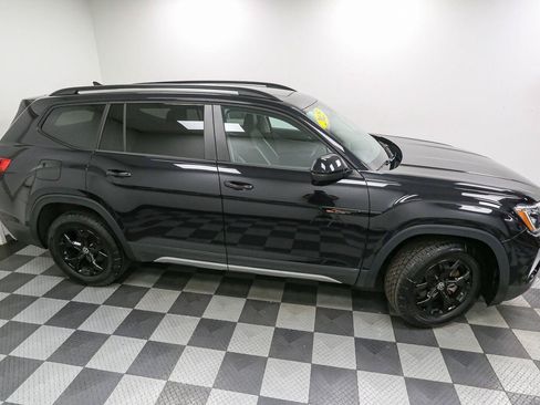 Certified 2025 Volkswagen Atlas Peak Edition SE AWD/4WD image 6