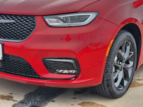 New 2026 Chrysler Pacifica Select image 9