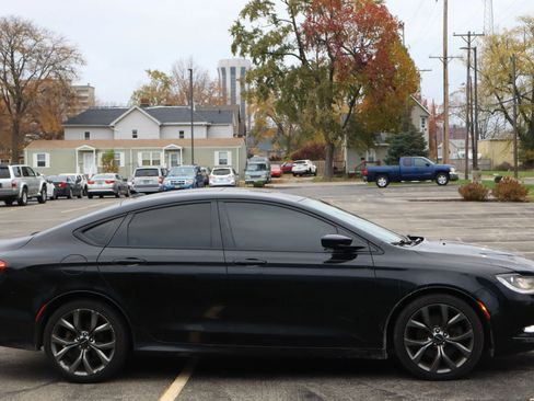Used 2015 Chrysler 200 S w/ Navigation & Sound Group I image 5