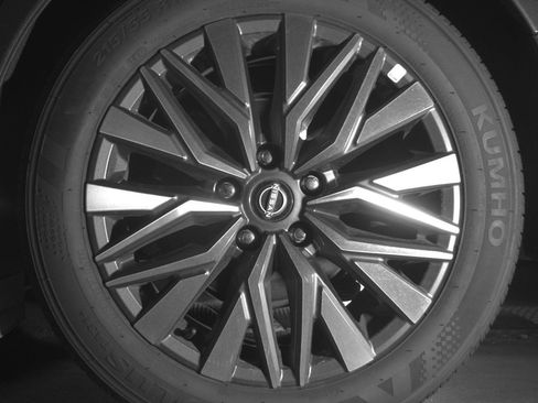 Used 2025 Nissan Altima 2.5 SV FWD image 14