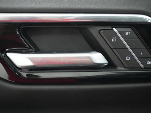 Used 2025 Chevrolet Tahoe LT w/ Comfort Package image 17