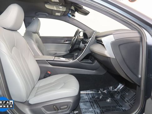 Used 2019 Toyota Avalon XLE image 11