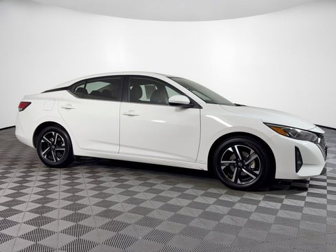 Used 2025 Nissan Sentra SV FWD image 8