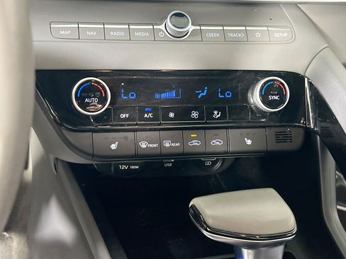 Used 2023 Hyundai Elantra SEL w/ Convenience Package FWD image 16