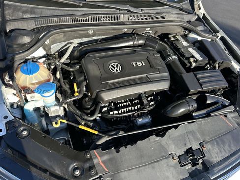 Used 2016 Volkswagen Jetta Sport image 9