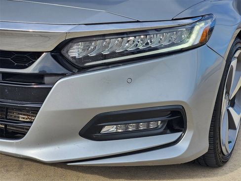 Certified 2018 Honda Accord Touring image 9