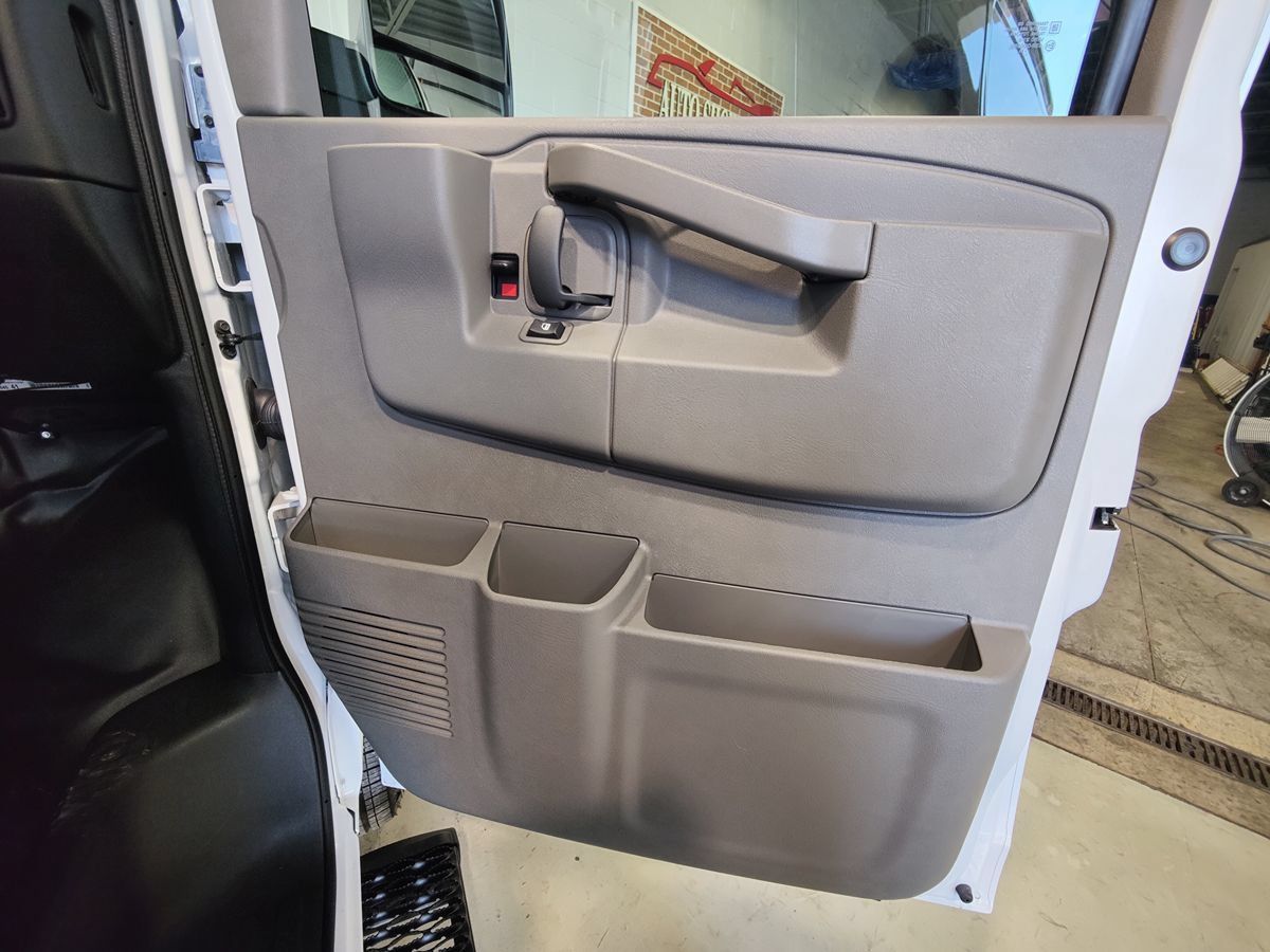 Used 2025 Chevrolet Express 3500 w/ Driver Convenience Package RWD image 26