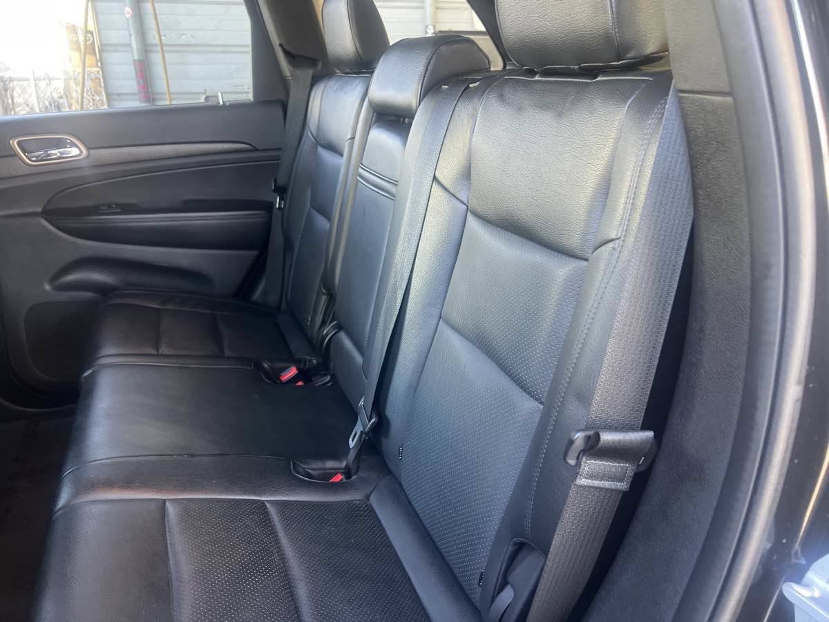 Used 2016 Jeep Grand Cherokee Laredo w/ Quick Order Package 23E RWD image 16