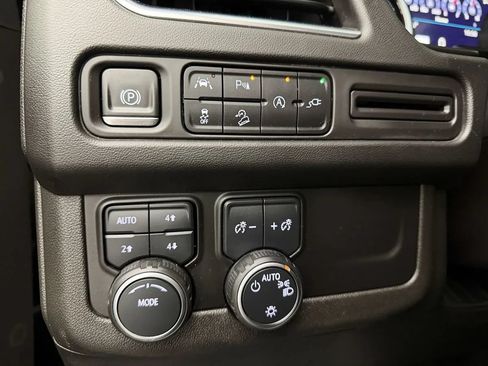 Used 2021 Chevrolet Suburban Premier AWD/4WD image 14