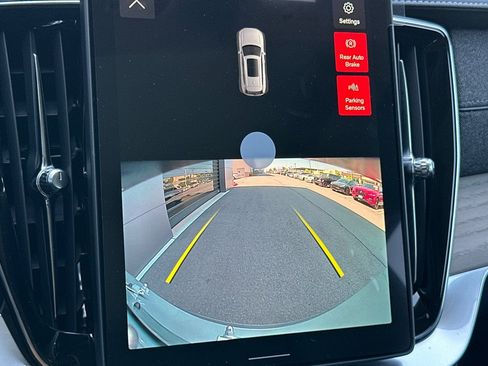 Certified 2025 Volvo XC90 B6 Core w/ Protection Package Premier image 23