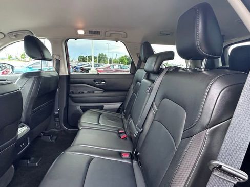 Used 2024 Nissan Pathfinder SL AWD/4WD image 24