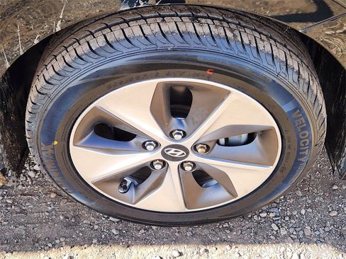 Used 2019 Hyundai Ioniq Electric image 12