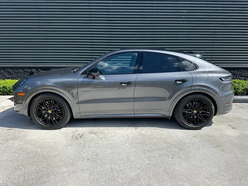 Certified 2024 Porsche Cayenne Coupe AWD/4WD image 2