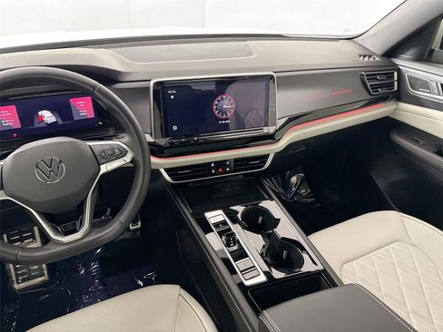 Used 2024 Volkswagen Atlas Cross Sport SEL Premium R-Line image 33