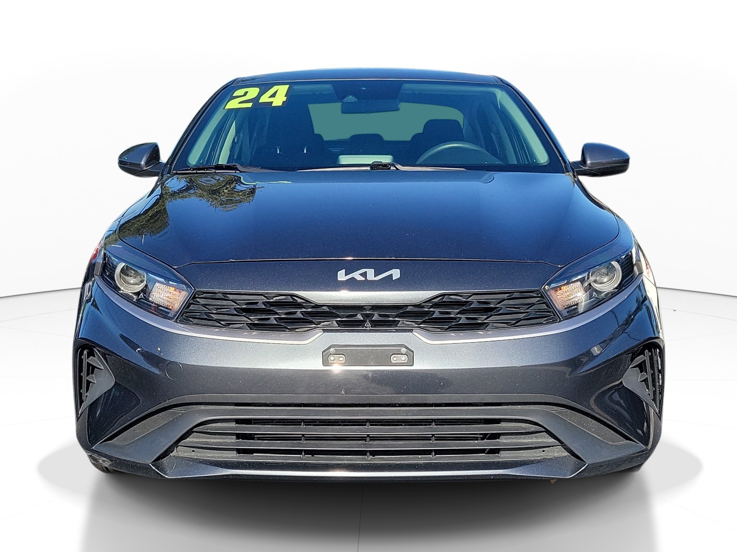 Used 2024 Kia Forte LXS FWD image 2