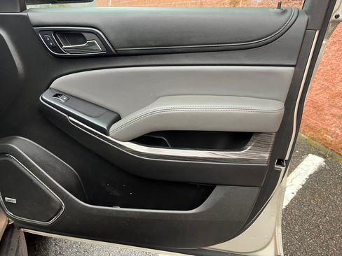 Used 2016 Chevrolet Suburban LT image 23