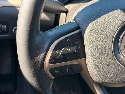 Used 2015 Jeep Cherokee Latitude w/ Comfort/Convenience Group image 19