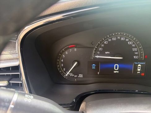 Used 2018 Cadillac XT5 AWD image 14