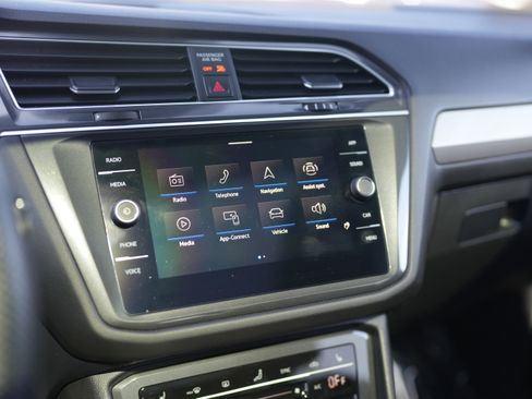 Certified 2022 Volkswagen Tiguan SE R-Line image 14