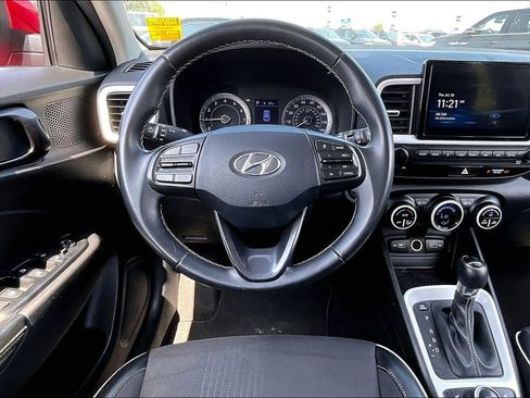 Used 2022 Hyundai Venue Limited w/ Cargo Package FWD image 11