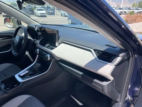 Used 2025 Toyota RAV4 XLE AWD/4WD image 17