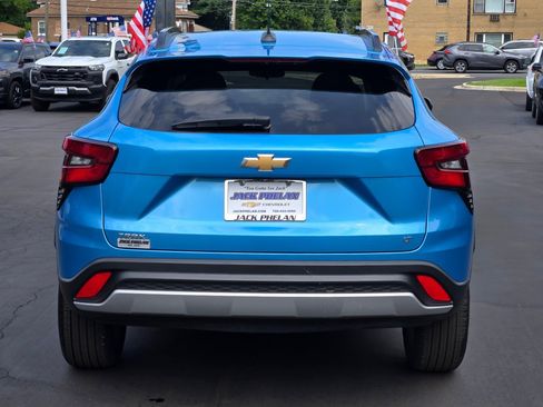 Certified 2025 Chevrolet Trax LT FWD image 12