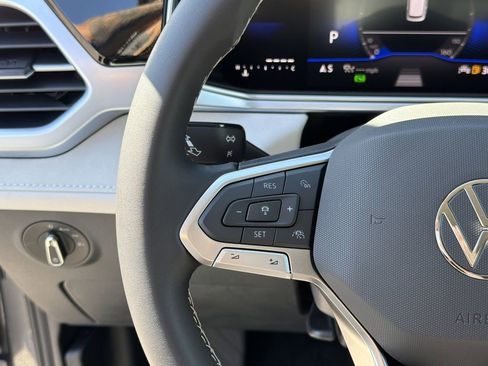New 2026 Volkswagen Taos SE image 24