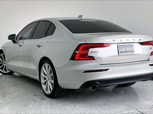 Used 2019 Volvo S60 T5 Momentum w/ Multimedia Package image 16