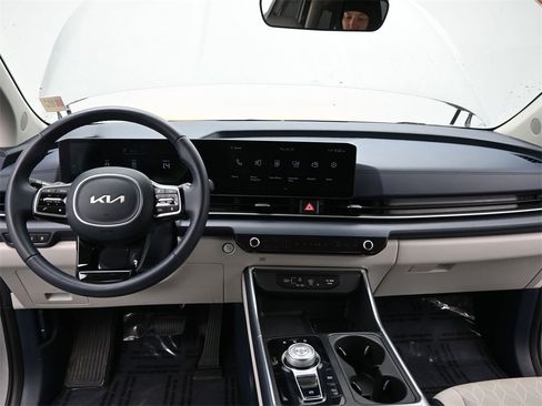 Certified 2025 Kia Carnival EX image 34