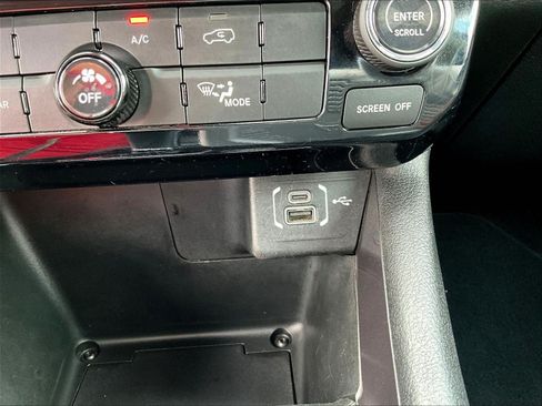 Used 2022 Jeep Compass Latitude FWD image 16