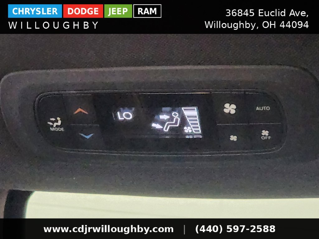 Used 2025 Chrysler Pacifica Select FWD image 27