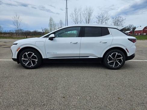 Used 2025 Chevrolet Equinox EV LT image 4