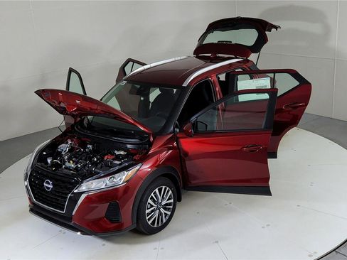 Used 2023 Nissan Kicks SV image 46