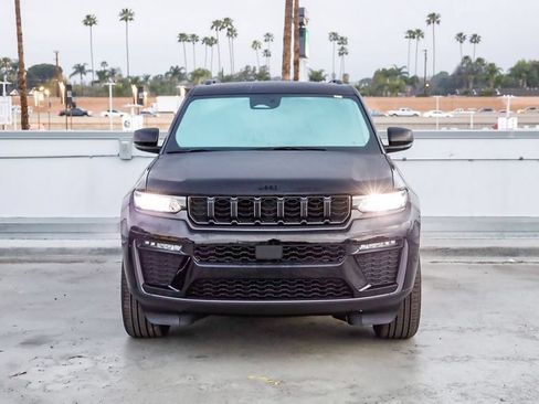 New 2026 Jeep Grand Cherokee Limited w/ Limited Altitude Package AWD/4WD image 3