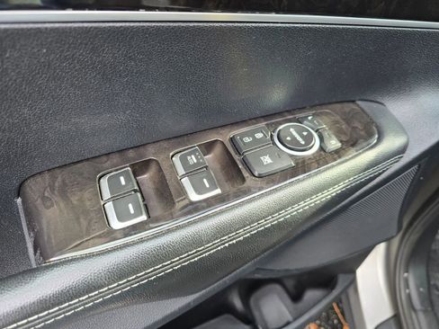 Used 2016 Kia Sorento LX w/ LX Convenience Package image 21