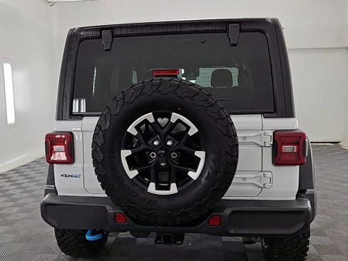 Used 2024 Jeep Wrangler Rubicon image 3