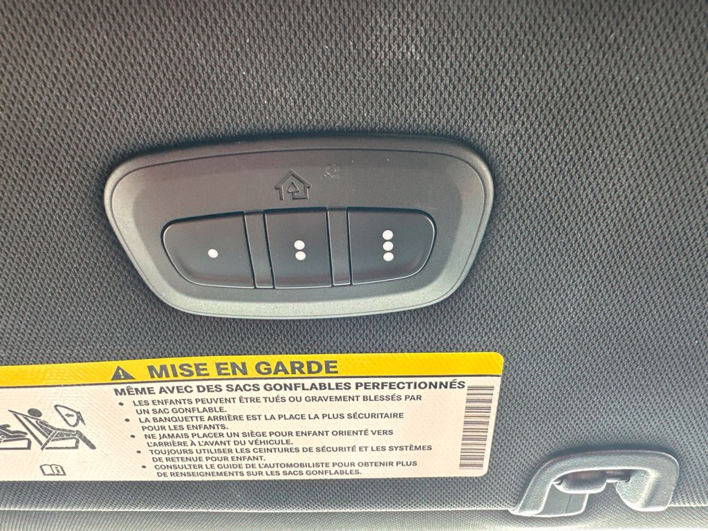 Used 2025 Chrysler Pacifica Limited FWD image 48