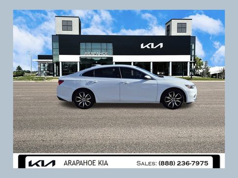 Used 2018 Chevrolet Malibu LT image 1