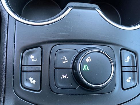 Used 2024 GMC Terrain SLT image 11