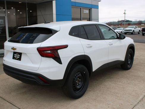 New 2026 Chevrolet Trax LS image 9