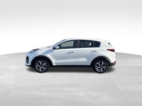 Used 2022 Kia Sportage LX image 3